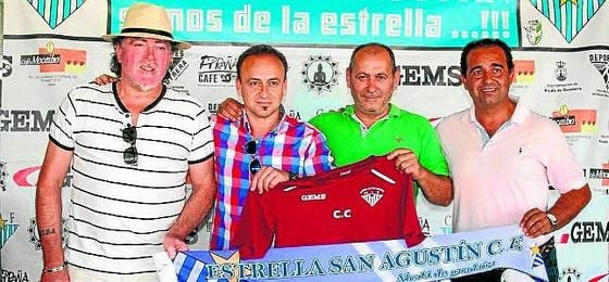 Carlos Conejero (segundo por la izquierda) continuará dirigiendo a la Estrella. Carlos Conejero (segundo por la izquierda) continuará dirigiendo a la Estrella.