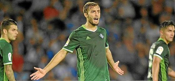 Pezzella ha vuelto a ser relacionado con el conjunto italiano de la Lazio. Pezzella ha vuelto a ser relacionado con el conjunto italiano de la Lazio.