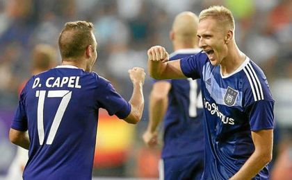 Teodorczyk le ha preguntado a Capel por el Sevilla. Teodorczyk le ha preguntado a Capel por el Sevilla.