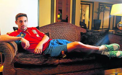 El palaciego Jesús Navas, campeón del Mundo y de Europa con España, quiere volver a casa este verano. El palaciego Jesús Navas, campeón del Mundo y de Europa con España, quiere volver a casa este verano.
