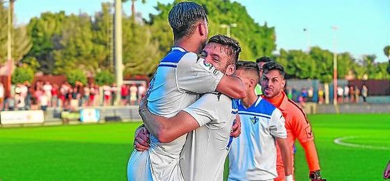 David Castro celebra el pase en Maspalomas tras eliminar a la UD San Fernando. David Castro celebra el pase en Maspalomas tras eliminar a la UD San Fernando.