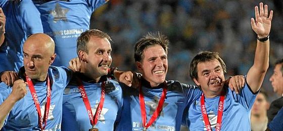 El técnico, junto a sus ayudantes. El técnico, junto a sus ayudantes.