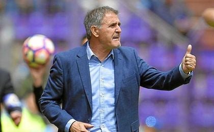Torrecilla firma a Paco Herrera como nuevo entrenador del Sporting Torrecilla firma a Paco Herrera como nuevo entrenador del Sporting
