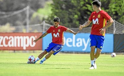 Ceballos, en un entrenamiento con la sub 21. Ceballos, en un entrenamiento con la sub 21.