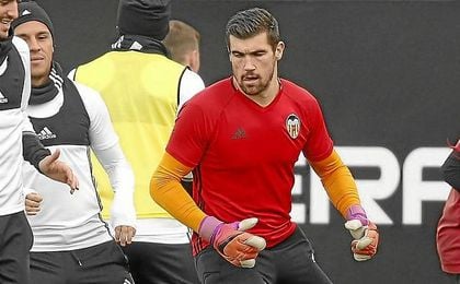 Ryan jugará en el Brighton, recién ascendido a la Premier. Ryan jugará en el Brighton, recién ascendido a la Premier.