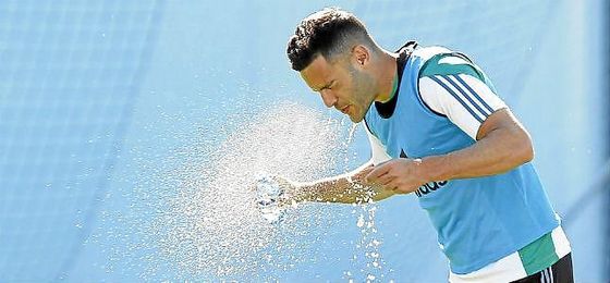 Alavés y Levante, interesados en Bruno, todavía central del Betis. Alavés y Levante, interesados en Bruno, todavía central del Betis.