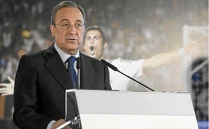 Florentino Pérez debe resolver el ´caso Ronaldo´ en su quinto mandato al frente del Madrid. Florentino Pérez debe resolver el ´caso Ronaldo´ en su quinto mandato al frente del Madrid.