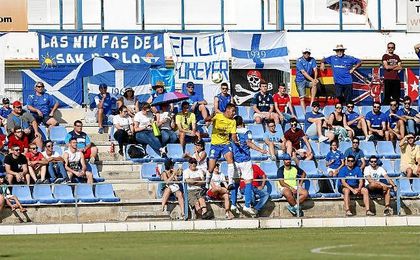 Imagen de la afición ecijana en el partido ante el UD San Fernando. Imagen de la afición ecijana en el partido ante el UD San Fernando.