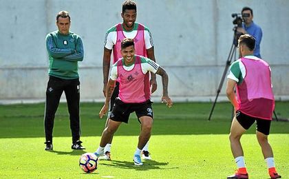 Nahuel llegó a Betis para dos temporadas. Nahuel llegó a Betis para dos temporadas.