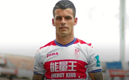Álex Martínez ha sido presentado hoy por el Granada. Álex Martínez ha sido presentado hoy por el Granada.