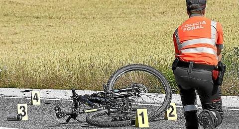 Un ciclista muere arrollado por un camión en Tarragona Un ciclista muere arrollado por un camión en Tarragona