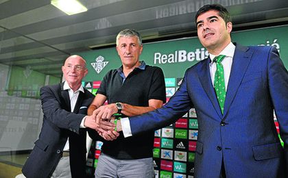Lorenzo Serra Ferrer, Quique Setién y Ángel Haro, máximos responsables de la planificación bética para la 2017/2018. Lorenzo Serra Ferrer, Quique Setién y Ángel Haro, máximos responsables de la planificación bética para la 2017/2018.