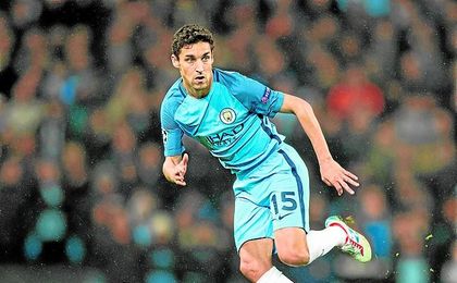 Jesús Navas tiene la última palabra para fichar por el Sevilla Jesús Navas tiene la última palabra para fichar por el Sevilla