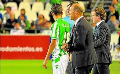 Calderón hizo debutar en Primera a Dani Ceballos. Calderón hizo debutar en Primera a Dani Ceballos.