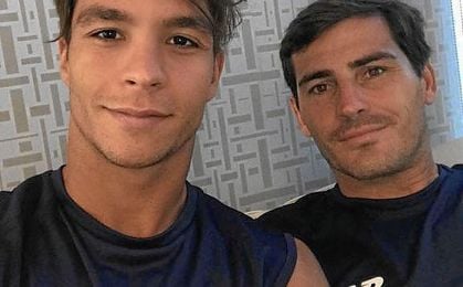 Óliver Torres e Iker Casillas. Óliver Torres e Iker Casillas.