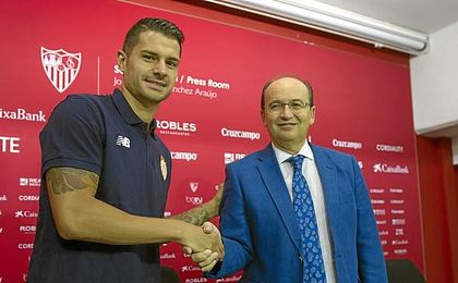 Castro se siente fuerte tras la renovación de Vitolo. Castro se siente fuerte tras la renovación de Vitolo.