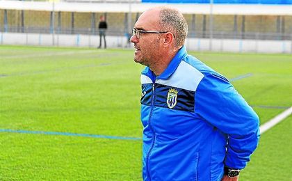 García ha ascendido al Bellavista B tras ser uno de los mejores terceros en Tercera Andaluza. García ha ascendido al Bellavista B tras ser uno de los mejores terceros en Tercera Andaluza.