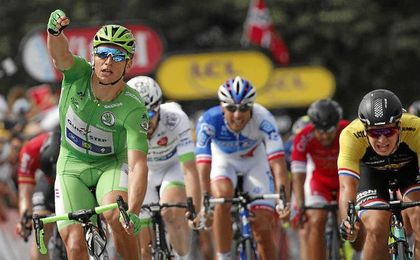 Kittel insiste en Pau, logra la "manita" y Contador se vuelve a caer Kittel insiste en Pau, logra la "manita" y Contador se vuelve a caer