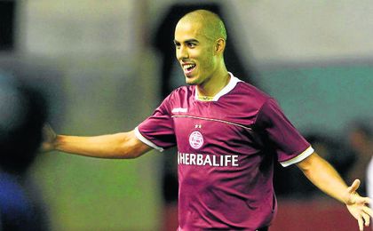 Guido Pizarro despuntó desde edad temprana en Lanús, donde muy joven se hizo con un puesto en el primer equipo a pesar de que, como recuerda Nicolás Russo, tenía mucha competencia. Guido Pizarro despuntó desde edad temprana en Lanús, donde muy joven se hizo con un puesto en el primer equipo a pesar de que, como recuerda Nicolás Russo, tenía mucha competencia.