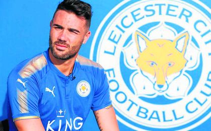 Iborra, con la camiseta del Leicester. Iborra, con la camiseta del Leicester.