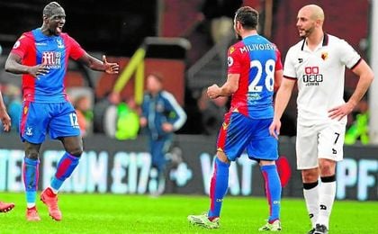 Sakho, que jugó la segunda mitad de la temporada cedido en el Crystal Palace, se está recuperando de una lesión de ligamentos. Sakho, que jugó la segunda mitad de la temporada cedido en el Crystal Palace, se está recuperando de una lesión de ligamentos.