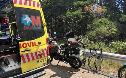 Un ciclista muere al chocar con una moto Un ciclista muere al chocar con una moto