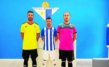 Estas son las equipaciones que presentó el Écija la semana pasada para la 17/18 Estas son las equipaciones que presentó el Écija la semana pasada para la 17/18