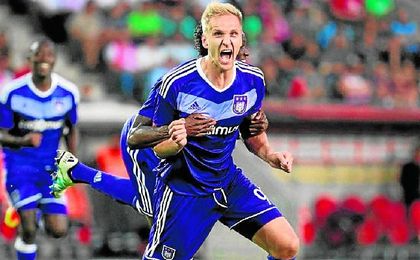 Teodorczyk se proclamó máximo goleador de la Jupiler Pro League gracias a sus 20 goles. Teodorczyk se proclamó máximo goleador de la Jupiler Pro League gracias a sus 20 goles.