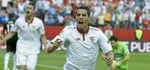 Ben Yedder da la bienvenida a Corchia... a su manera