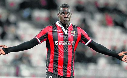 Mario Balotelli, el principal peligro del Niza. Mario Balotelli, el principal peligro del Niza.