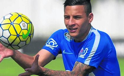 El Sevilla ha hecho una oferta de 12 millones por el lateral Arana. El Sevilla ha hecho una oferta de 12 millones por el lateral Arana.
