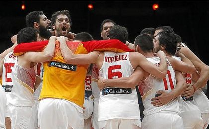 Los jugadores de la selección española celebran el oro del Eurobasket 2015. Los jugadores de la selección española celebran el oro del Eurobasket 2015.