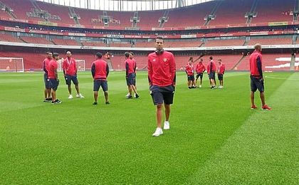Imagen de los jugadores del Sevilla antes de comenzar el encuentro. Imagen de los jugadores del Sevilla antes de comenzar el encuentro.