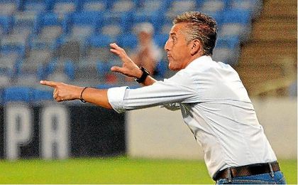 Alejandro Ceballos es el candidato número uno del Gerena para el banquillo. Alejandro Ceballos es el candidato número uno del Gerena para el banquillo.