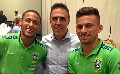 Wagner Ribeiro, junto a Neymar y Lucas Lima Wagner Ribeiro, junto a Neymar y Lucas Lima