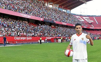 Jesús Navas es uno de los fichajes que supera la treintena y que aportará experiencia a la plantilla nervionense. Jesús Navas es uno de los fichajes que supera la treintena y que aportará experiencia a la plantilla nervionense.