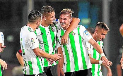Fabián ha logrado dos goles en esta pretemporada y ha convencido al nuevo técnico. Fabián ha logrado dos goles en esta pretemporada y ha convencido al nuevo técnico.