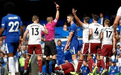El Chelsea se estrella, el Liverpool tropieza y el City no se complica El Chelsea se estrella, el Liverpool tropieza y el City no se complica