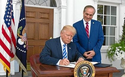 Trump dice que hará lo posible para ayudar a España. Trump dice que hará lo posible para ayudar a España.