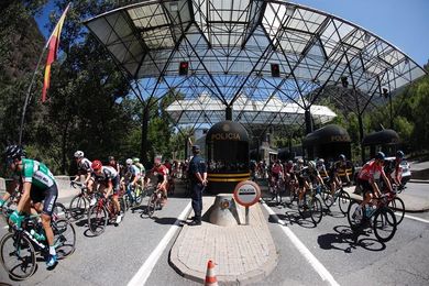 Matteo Trentin se impone en Tarragona, Froome mantiene el liderato Matteo Trentin se impone en Tarragona, Froome mantiene el liderato