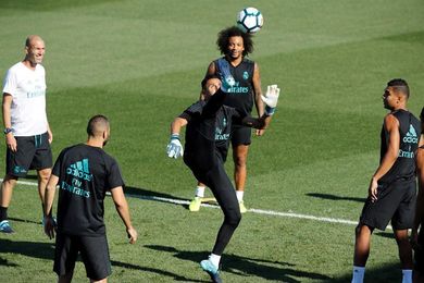 El Real Madrid ya prepara el duelo ante el Valencia sin Varane ni Kovacic El Real Madrid ya prepara el duelo ante el Valencia sin Varane ni Kovacic