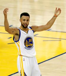 Stephen Curry, homenajeado por el París Saint-Germain Stephen Curry, homenajeado por el París Saint-Germain