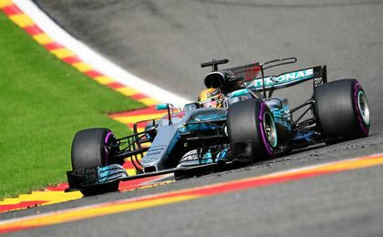Hamilton gana en Spa-Francorchamps y reduce a 7 puntos la ventaja de Vettel Hamilton gana en Spa-Francorchamps y reduce a 7 puntos la ventaja de Vettel