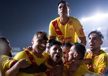 El Morelia vence al América con goles de suramericanos El Morelia vence al América con goles de suramericanos