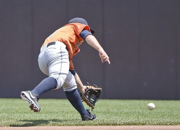 5-1. Altuve pega jonrón y Astros evitan una barrida antes de regresar a Houston 5-1. Altuve pega jonrón y Astros evitan una barrida antes de regresar a Houston