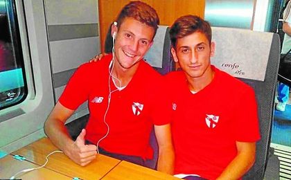 Gual, junto a Juanje en el viaje a Huesca, es uno de los cuatro internacionales que regresan. Gual, junto a Juanje en el viaje a Huesca, es uno de los cuatro internacionales que regresan.