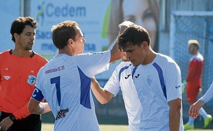 Pedro Jiménez, que pasó sin suerte por la cantera del Sevilla, dedica sus goles a sus fallecidos tíos. Pedro Jiménez, que pasó sin suerte por la cantera del Sevilla, dedica sus goles a sus fallecidos tíos.