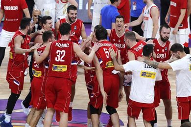 79-87. Bogdanovic decide que Serbia jugará la final 79-87. Bogdanovic decide que Serbia jugará la final