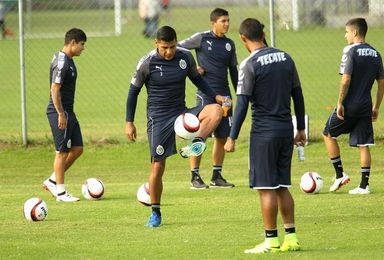 Chivas tiene la obligación de jugar como nunca los dos clásicos, dice Salcido Chivas tiene la obligación de jugar como nunca los dos clásicos, dice Salcido