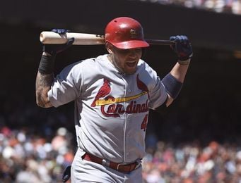 8-7. Fowler pega jonrón y mantiene a los Cardenales en la carrera por el comodín 8-7. Fowler pega jonrón y mantiene a los Cardenales en la carrera por el comodín